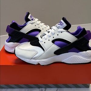 Nike White and Purple Huarache Sneakers